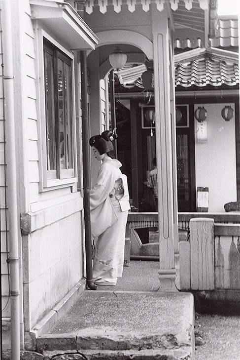 Nishi Chaya District, Kanazawa<br />
Photographed by Mark