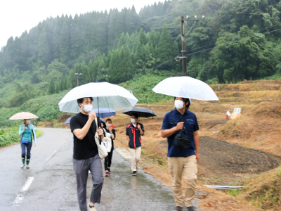 棚田とその周辺を歩いて見学