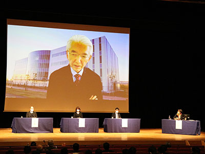 会場からの質問に答える片岡センター長